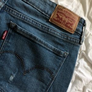 Levi’s 711 Skinny Jeans